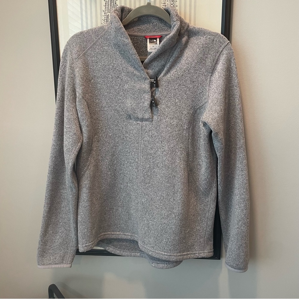 North Face Toggle Button Pullover Size L
